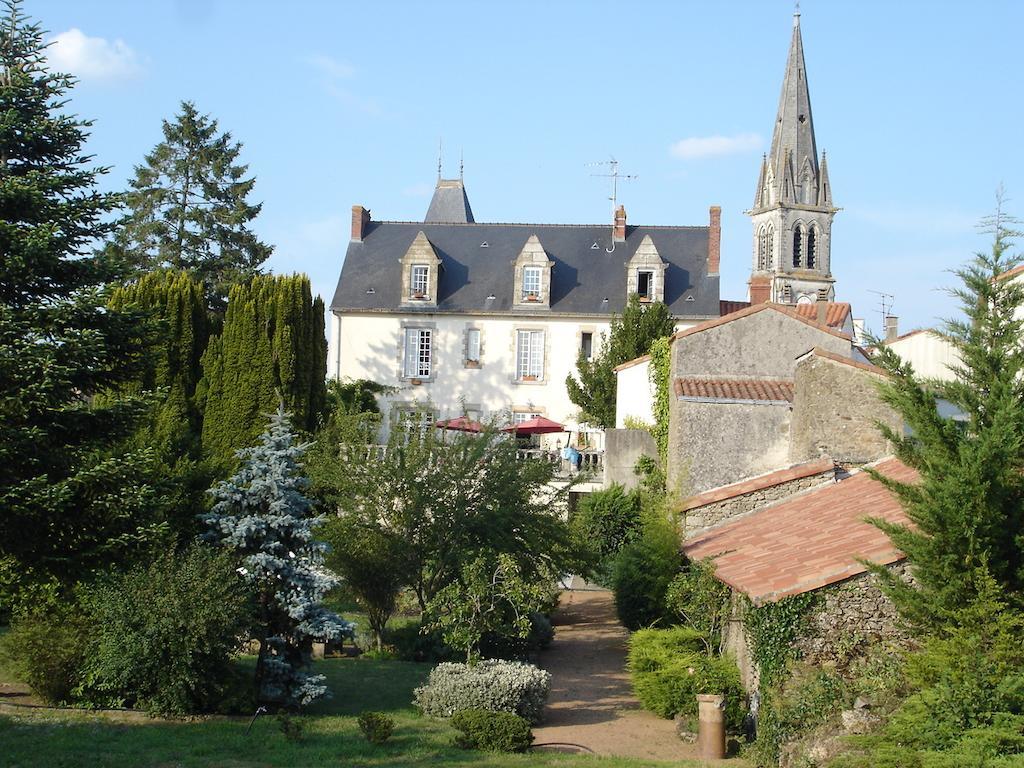 Le Petit Chateau - Tiffauges Proche Puy Dufou Buitenkant foto