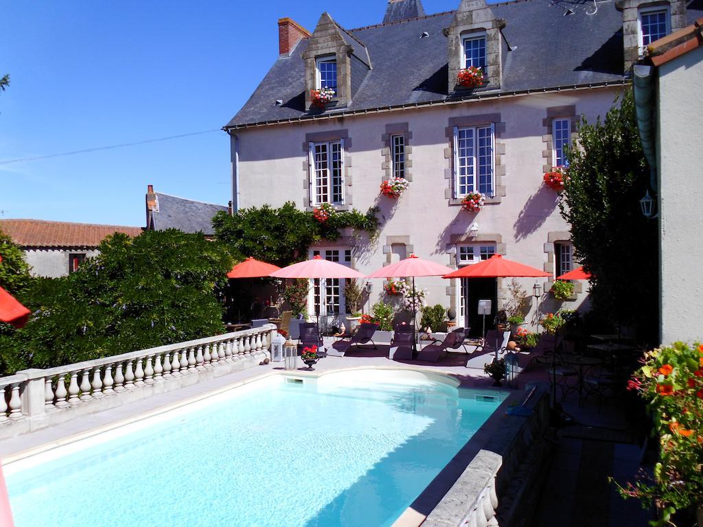Le Petit Chateau - Tiffauges Proche Puy Dufou Buitenkant foto