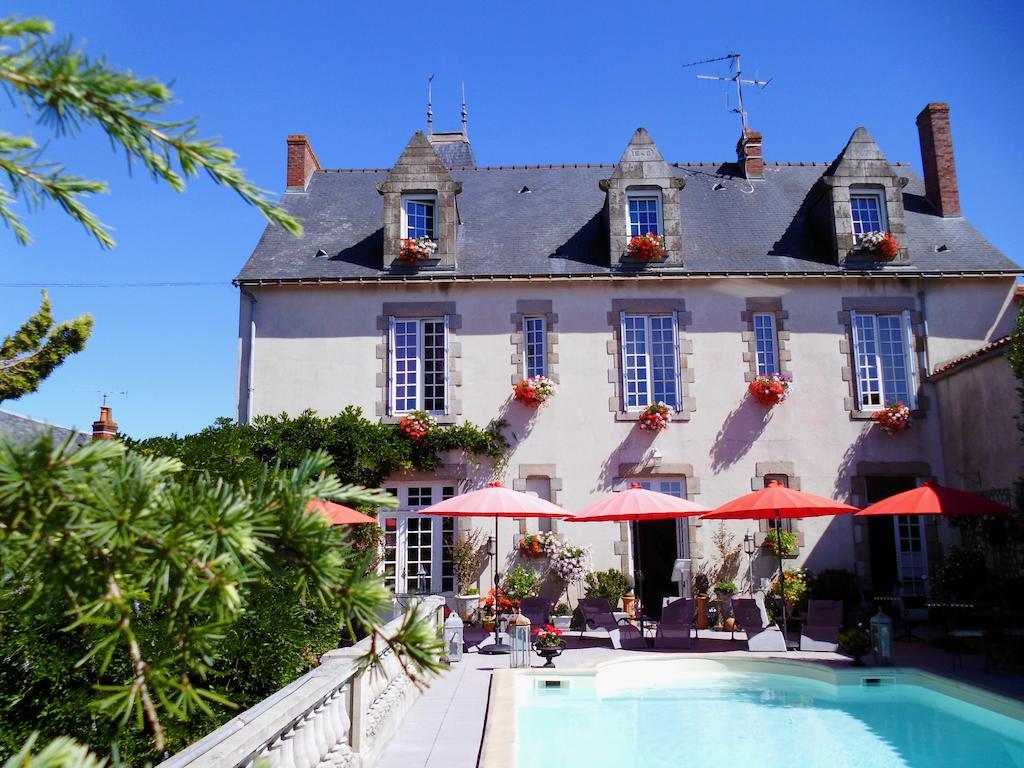 Le Petit Chateau - Tiffauges Proche Puy Dufou Buitenkant foto